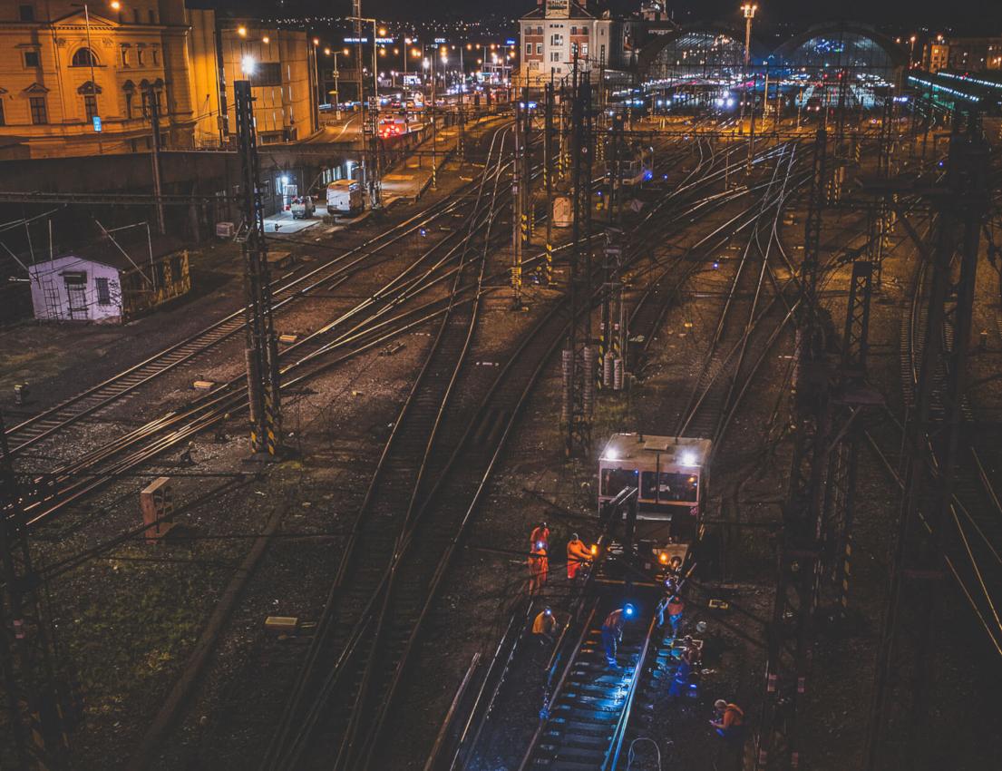 ВІДПУСКНИЙ ПРИСТРІЙ ЗЕРНА НА ЗАЛІЗНИЦІ